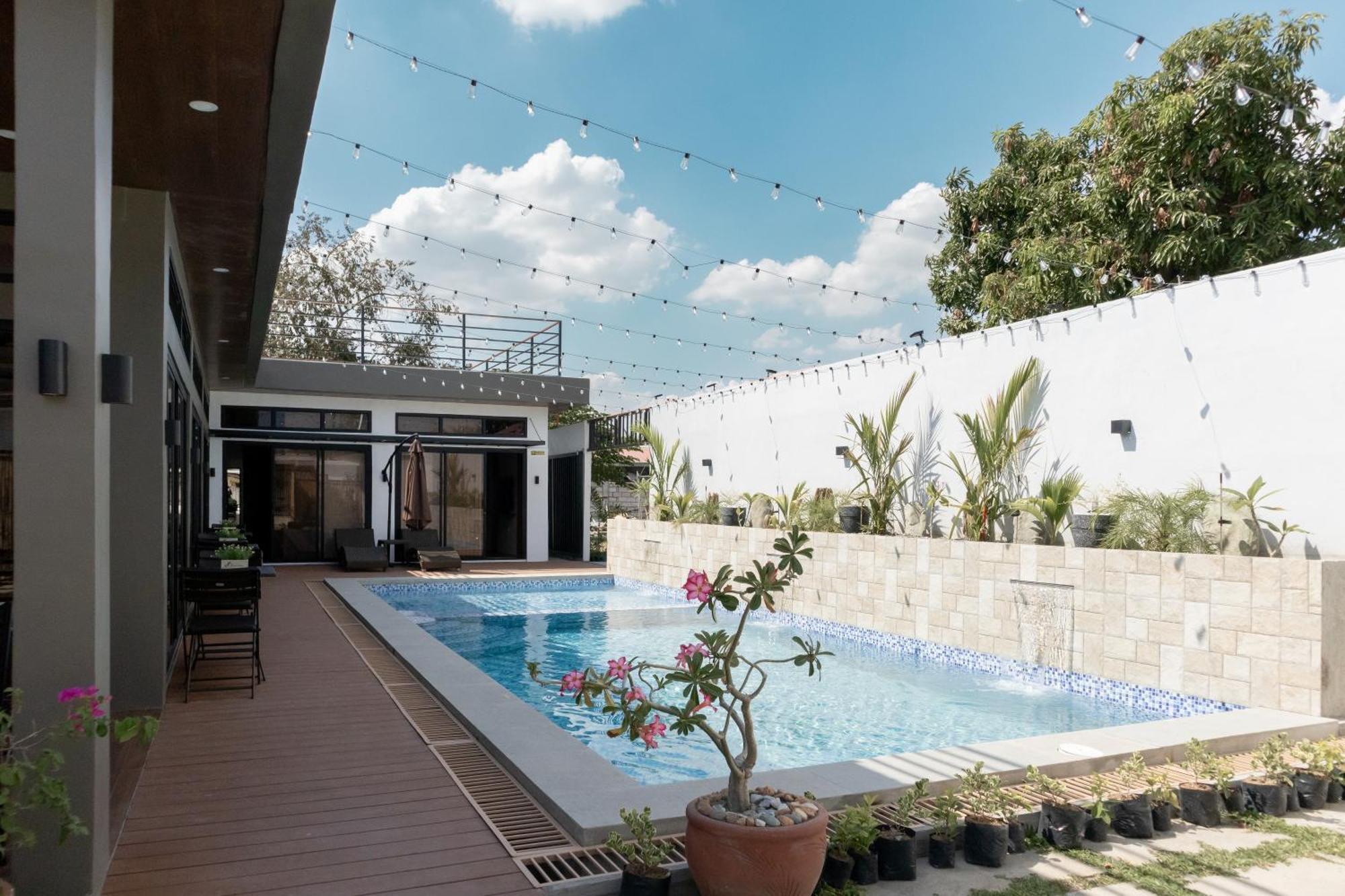 A Poolside Cafe Resort Magalang Kültér fotó